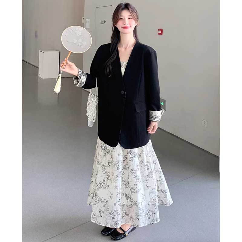 ブラックジャケット×フローラルワンピース