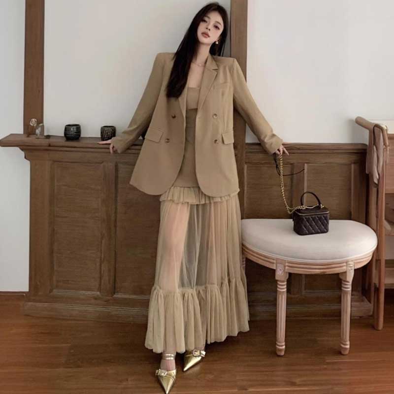 テーラードジャケット×シアーワンピース