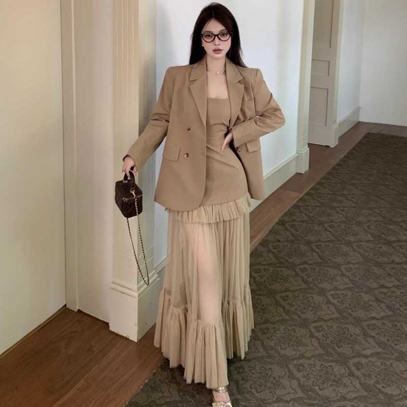 テーラードジャケット×シアーワンピース