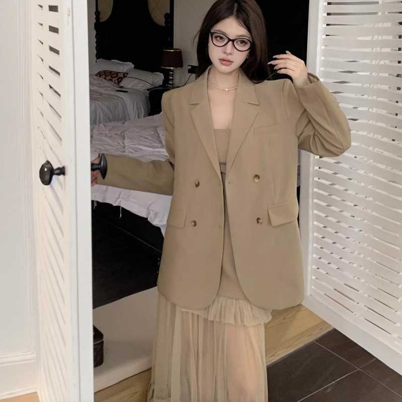 テーラードジャケット×シアーワンピース