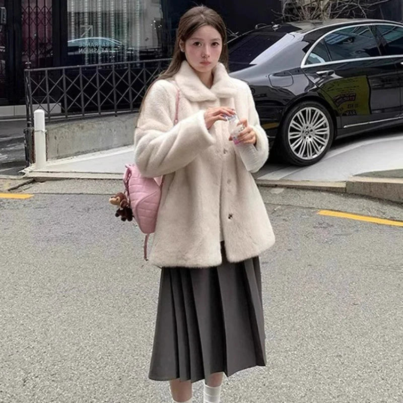 オフホワイトフェイクファーハーフコート