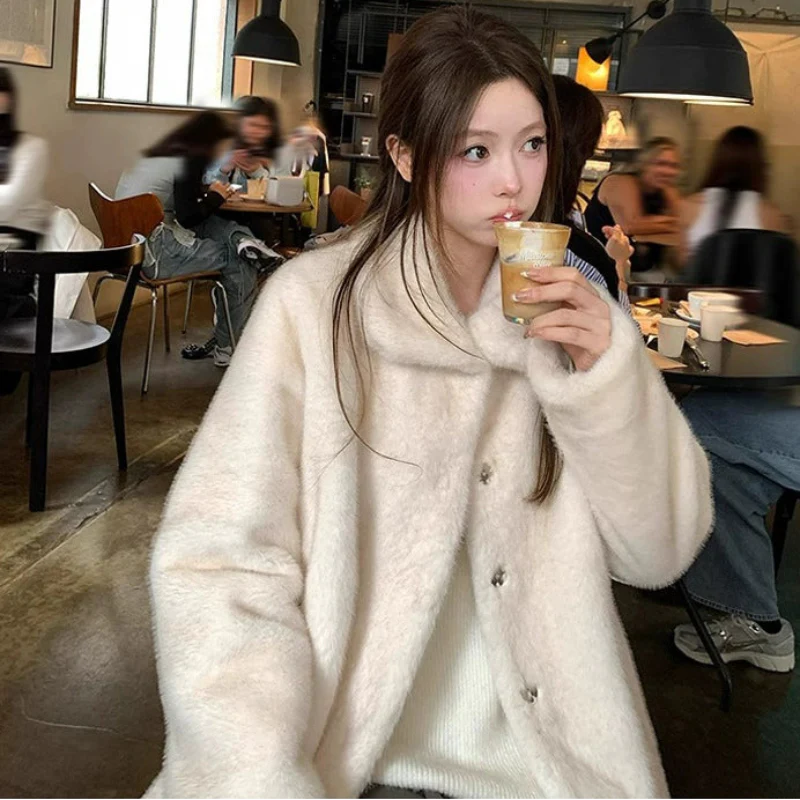 オフホワイトフェイクファーハーフコート