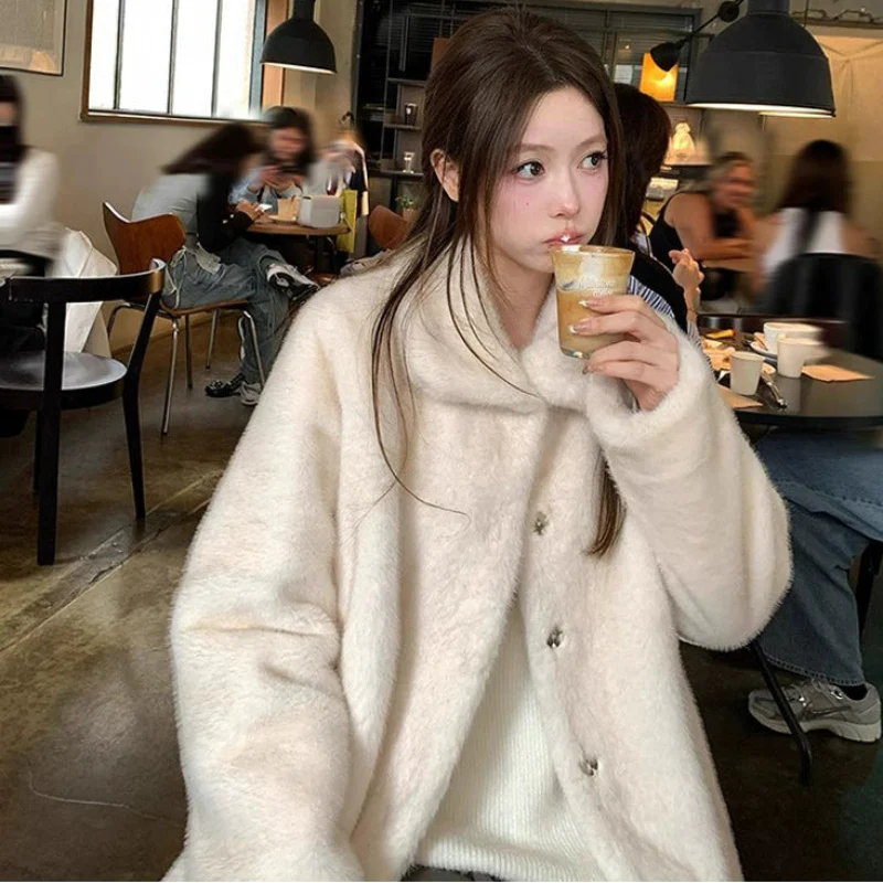 オフホワイトフェイクファーハーフコート